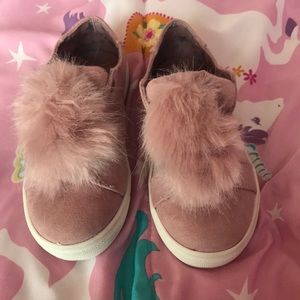 Fluffy top suede shoe